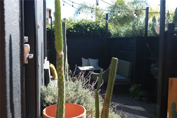 $3,600 | 425 Venice Way, Venice, CA 90291