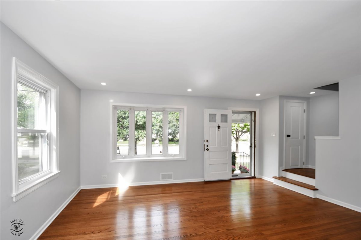 7839 East Prairie Road Skokie, IL 60076 - Photo 4 of 33