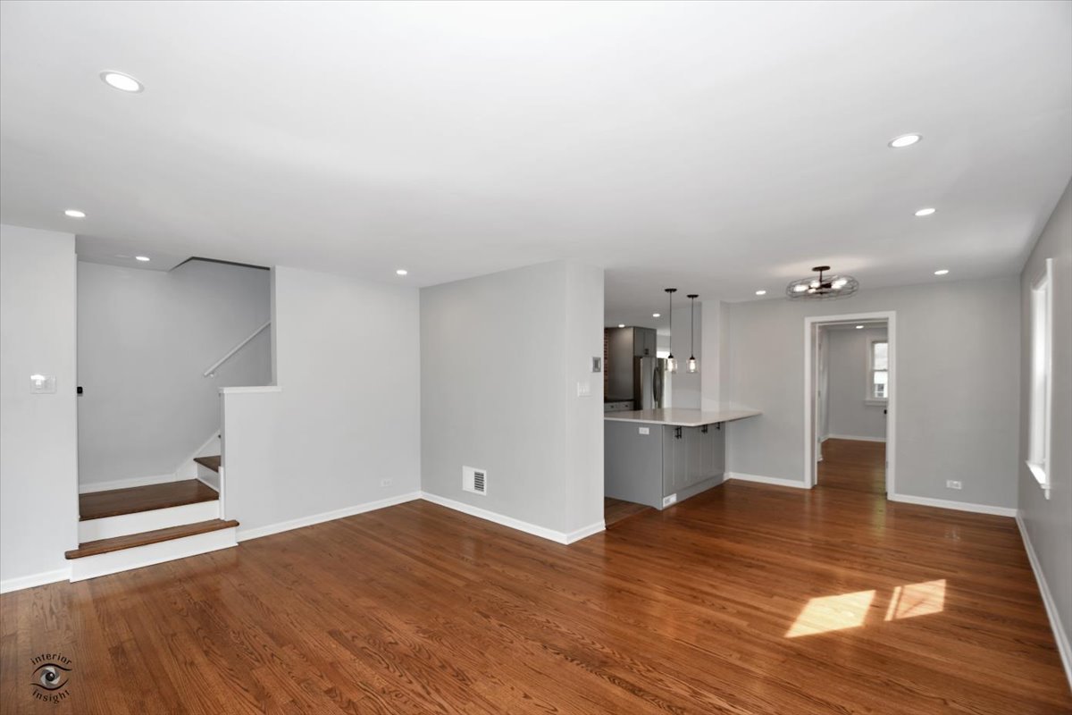 7839 East Prairie Road Skokie, IL 60076 - Photo 8 of 33