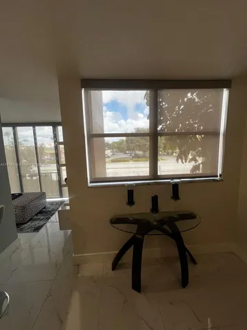 $2,500 | 9410 West Flagler Street, Unit 203, Miami, FL 33174