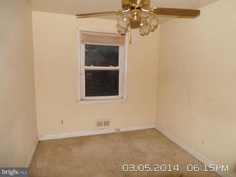 747 South Woodington Road Baltimore, MD 21229 - Photo 4 of 11 Dining Room