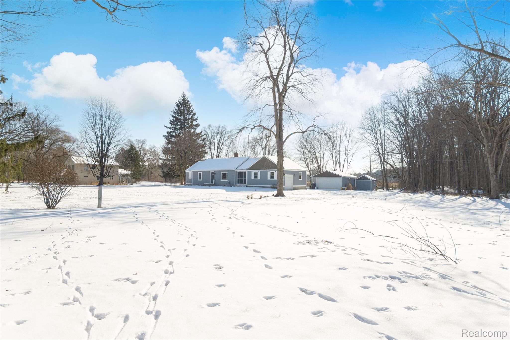 3501 Byron Road Howell, MI 48855 - Photo 27 of 31 Exteriors (4 of 14).jpg