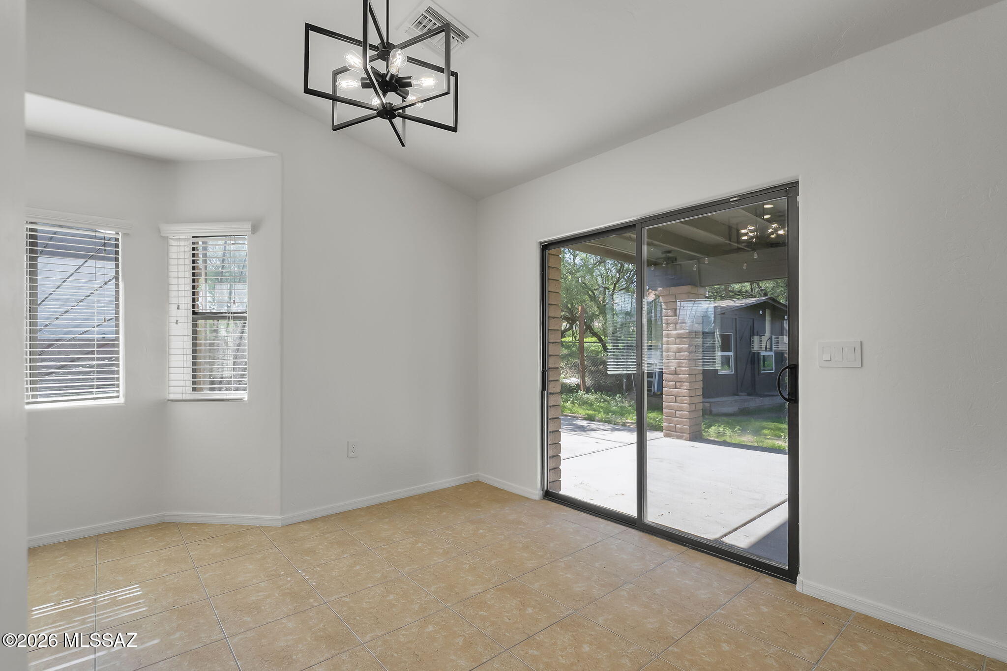1079 Paseo Freno Rio Rico, AZ 85648 - Photo 9 of 28 Dining area
