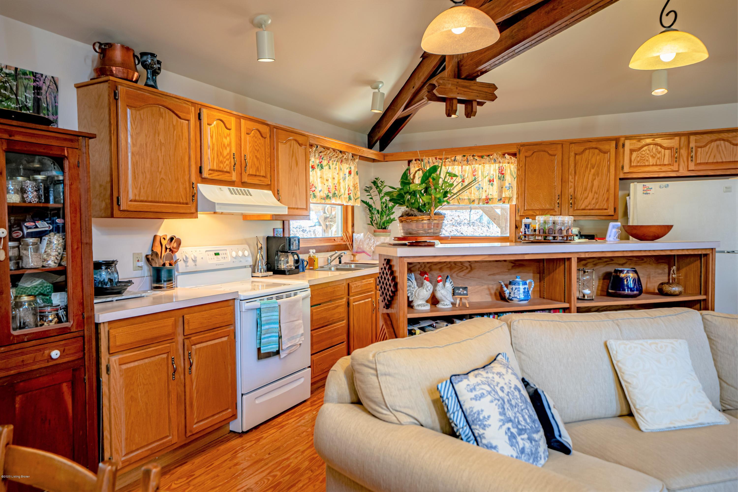 988 Catwalk Road Bagdad, KY 40003 - Photo 12 of 30 Kitchen1