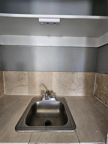 $830 | 1375 Drew Street, Unit 104, Clearwater, FL 33755