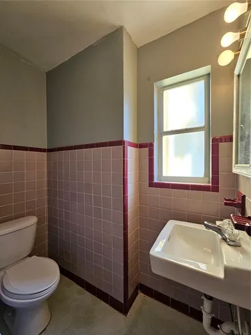 $830 | 1375 Drew Street, Unit 104, Clearwater, FL 33755