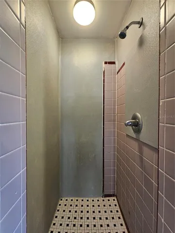 $830 | 1375 Drew Street, Unit 104, Clearwater, FL 33755