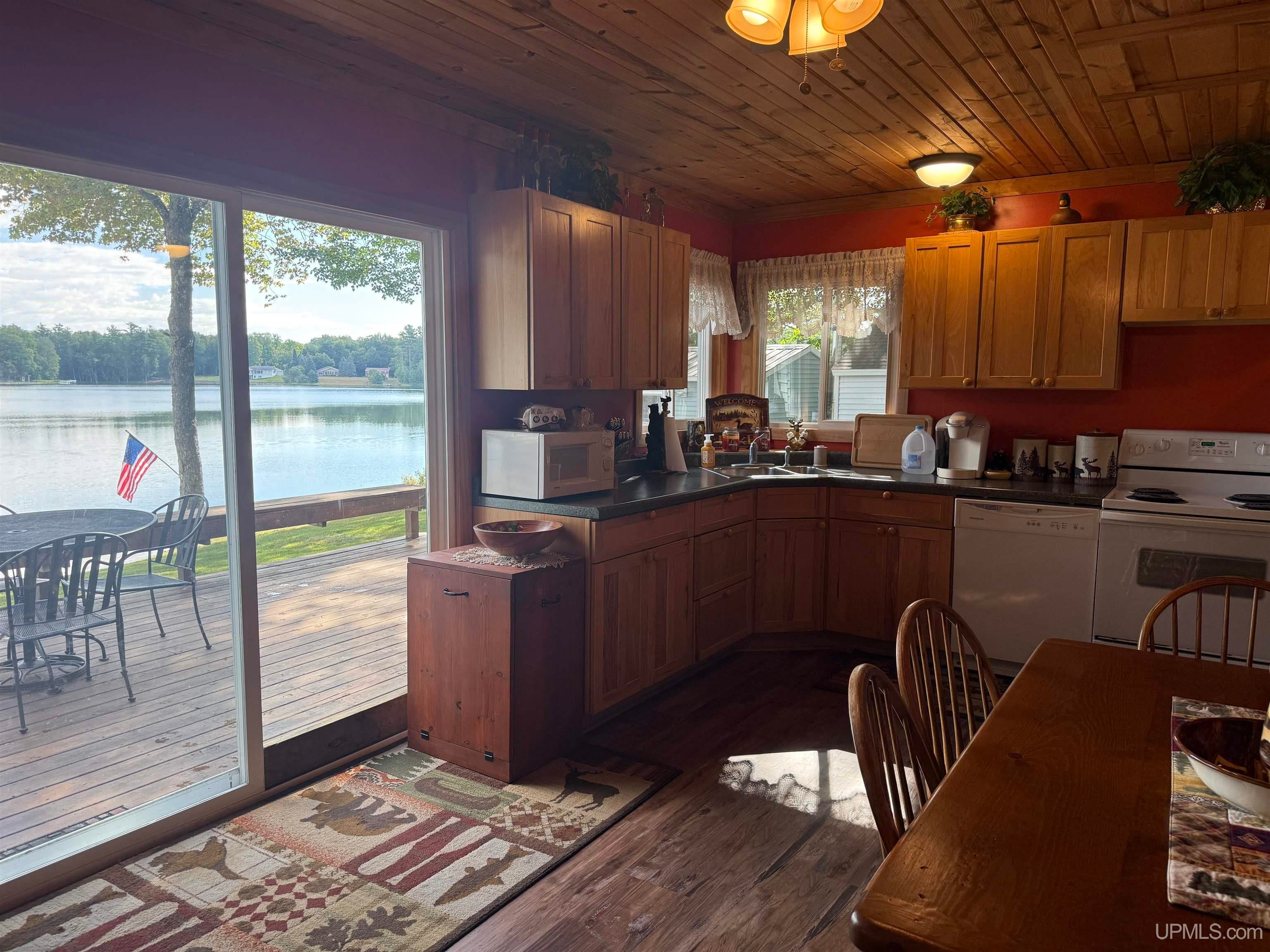 N3820 Hayward Road Munising, MI 49862 - Photo 6 of 45 Gallery Image 6