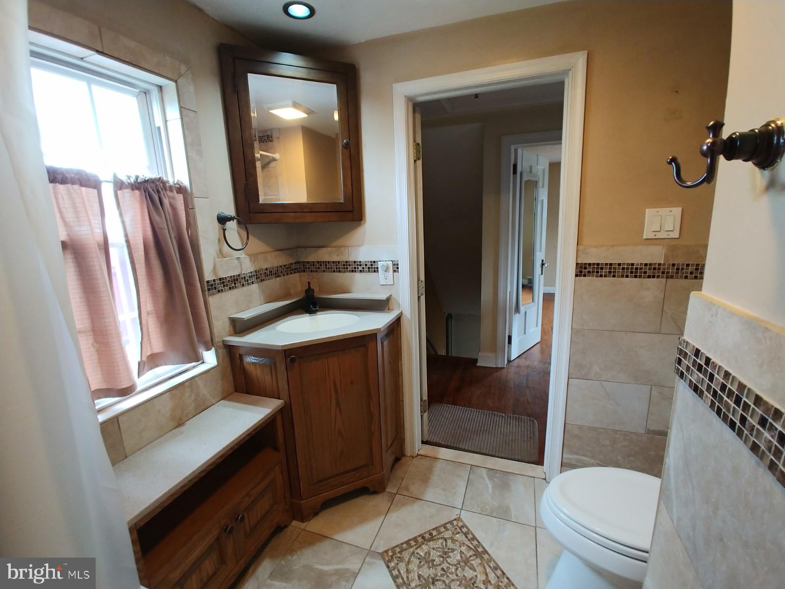 714 Braxton Road Ridley Park, PA 19078 - Photo 38 of 55 2nd Floor Bath