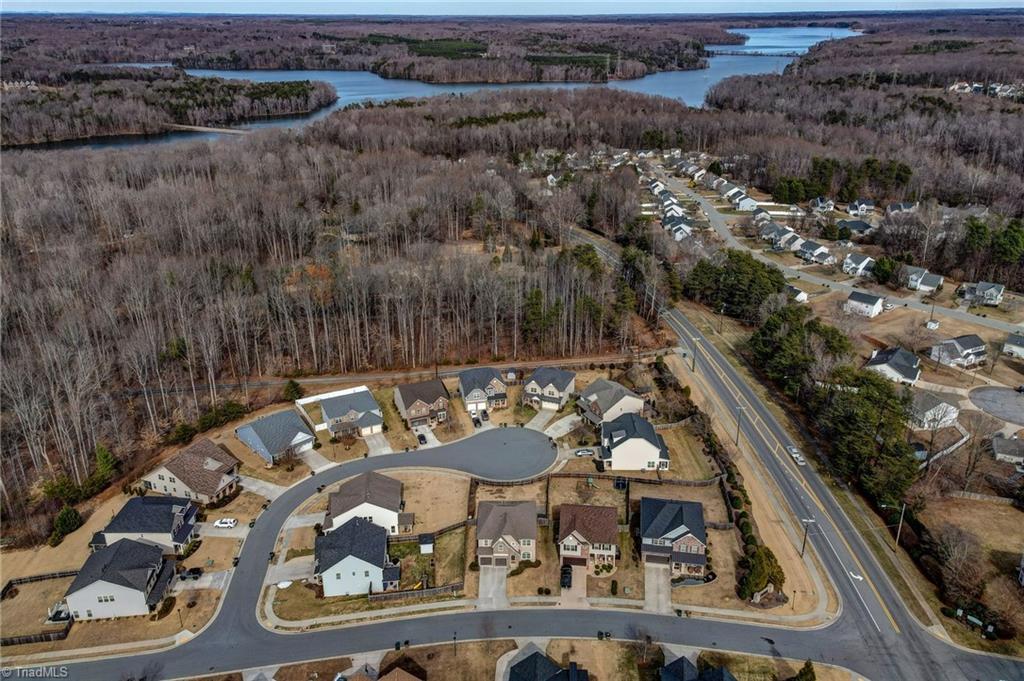 405 Summerwalk Road Greensboro, NC 27455 - Photo 4 of 41