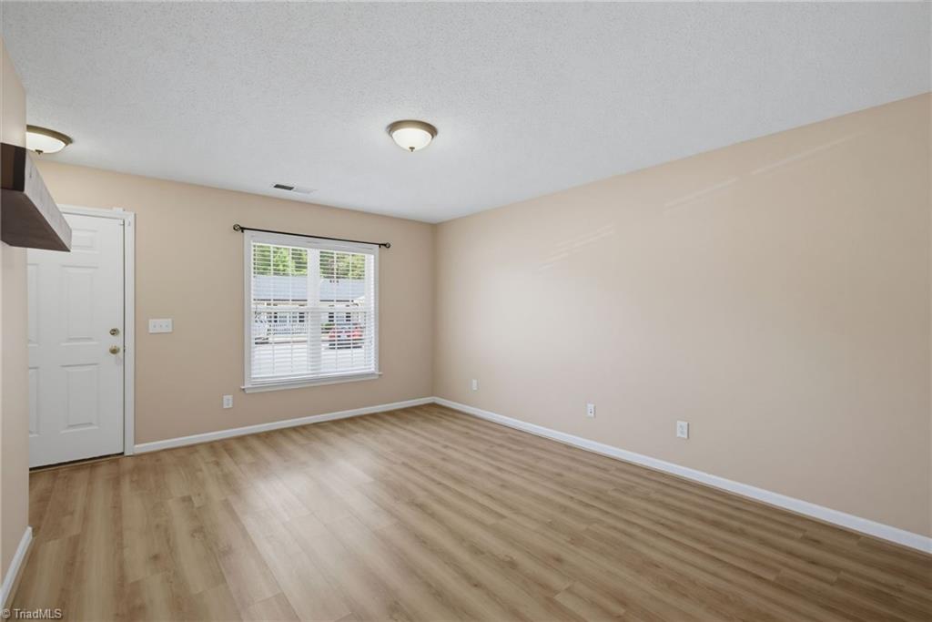 2554 Ambassador Court High Point, NC 27265 - Photo 4 of 27