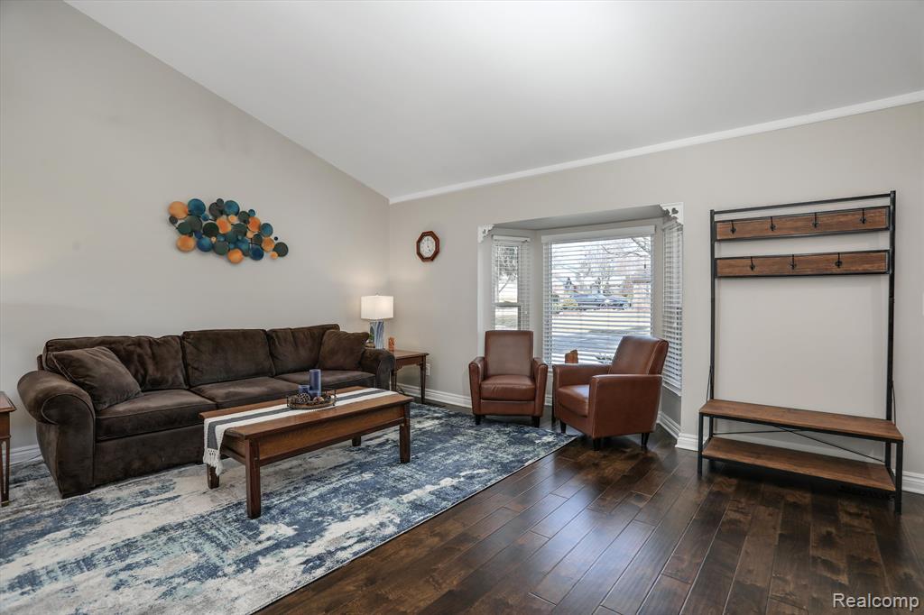 2063 Warrington Road Rochester Hills, MI 48307 - Photo 8 of 32