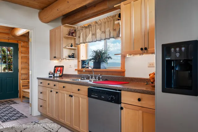 $1,295,000 | 1102 Pine View Lane, Driggs, ID 83422