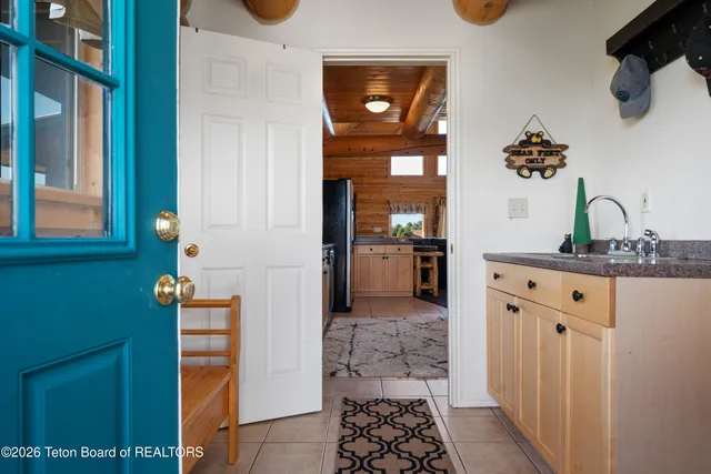 $1,295,000 | 1102 Pine View Lane, Driggs, ID 83422