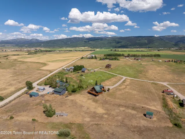$1,295,000 | 1102 Pine View Lane, Driggs, ID 83422