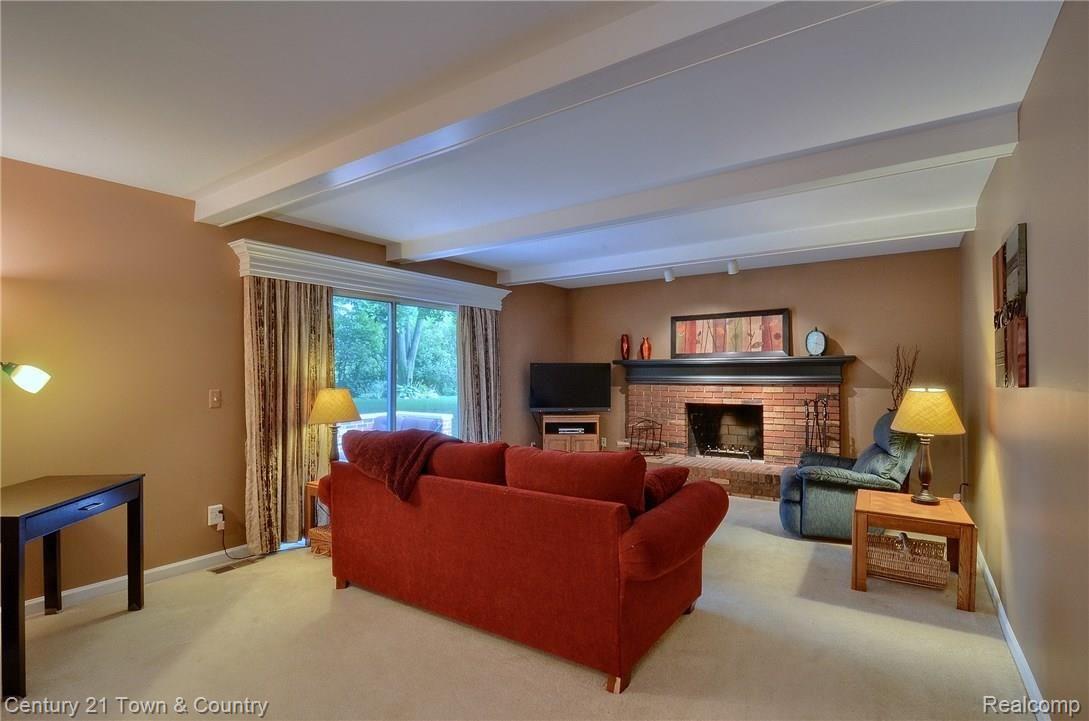 808 Lion Street Rochester, MI 48307 - Photo 12 of 32 Family_Room.jpg