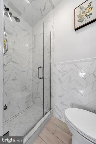 a bathroom with a toilet and a shower