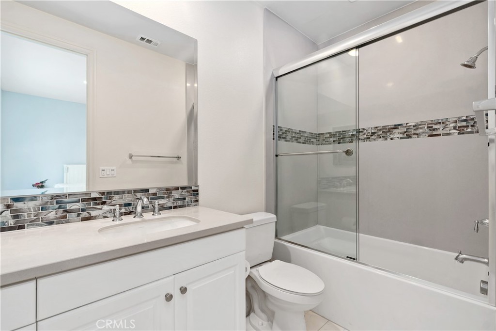 118 Ritual Irvine, CA 92618 - Photo 36 of 52 Private en-suite to bedroom 3