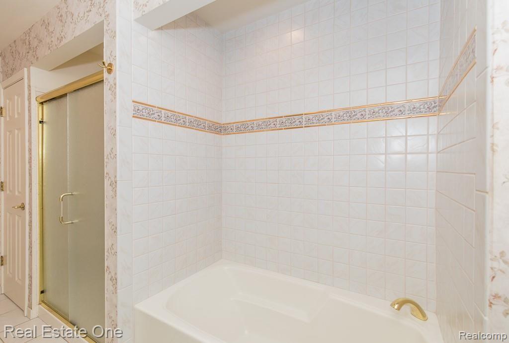 2545 Munster Road Rochester Hills, MI 48309 - Photo 16 of 33