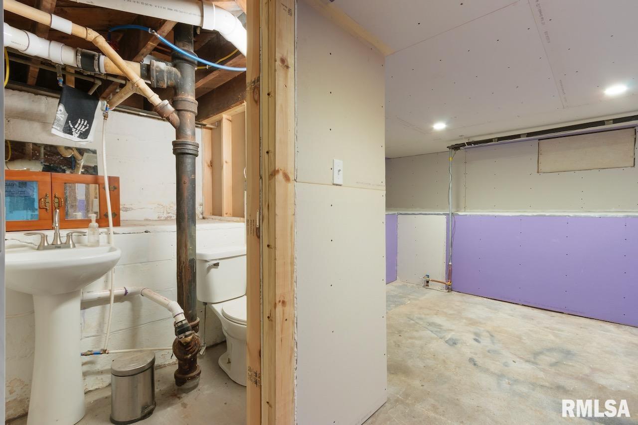 1203 South 3rd Street Pekin, IL 61554 - Photo 19 of 26