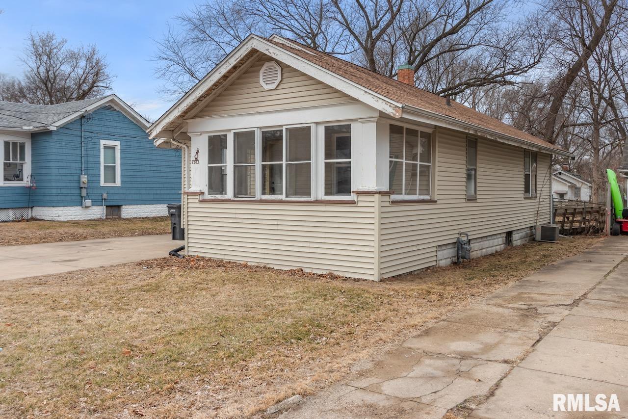 1203 South 3rd Street Pekin, IL 61554 - Photo 3 of 26