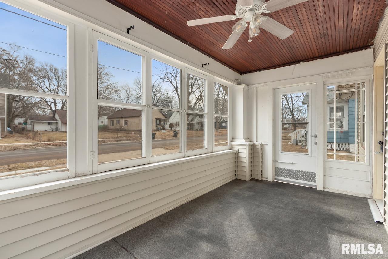 1203 South 3rd Street Pekin, IL 61554 - Photo 4 of 26