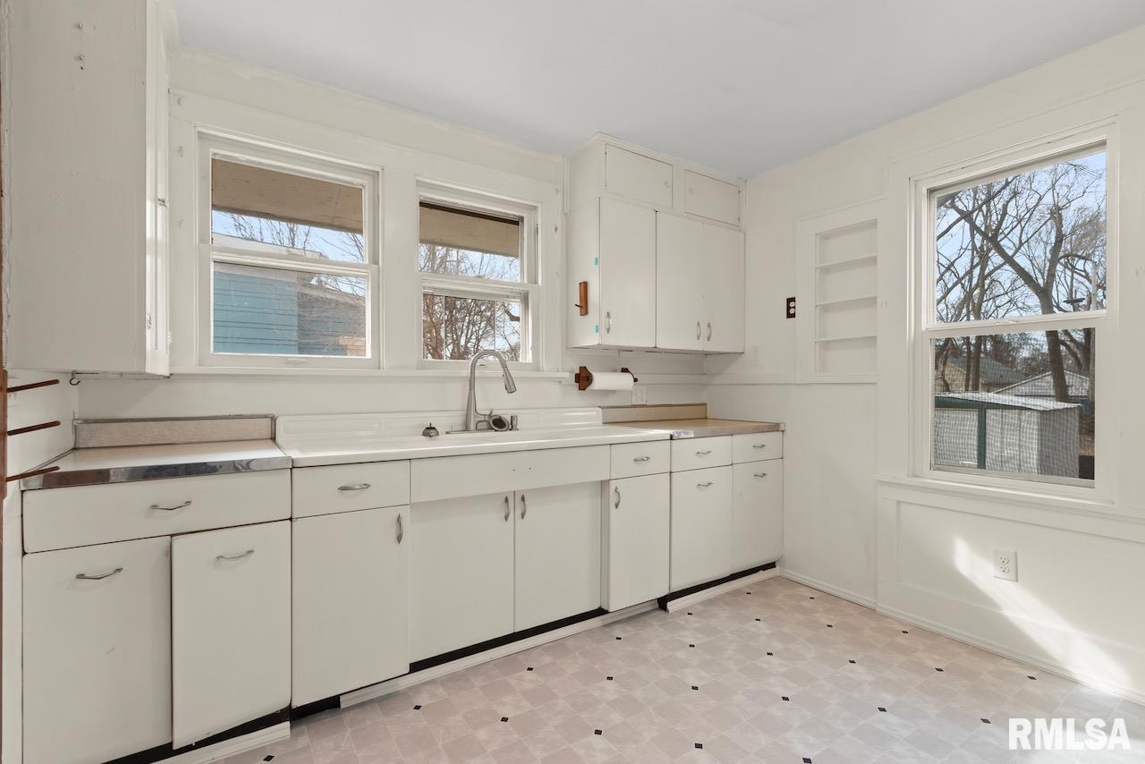 1203 South 3rd Street Pekin, IL 61554 - Photo 10 of 26