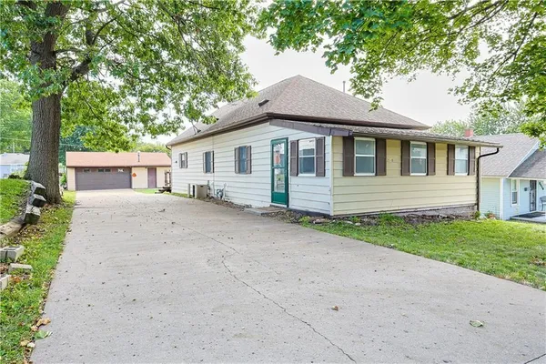 $140,000 | 3518 Lafayette Street, St. Joseph, MO 64507