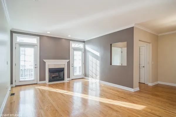 $3,000 | 215 South Evergreen Avenue, Unit B, Arlington Heights, IL 60005