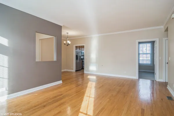 $3,000 | 215 South Evergreen Avenue, Unit B, Arlington Heights, IL 60005