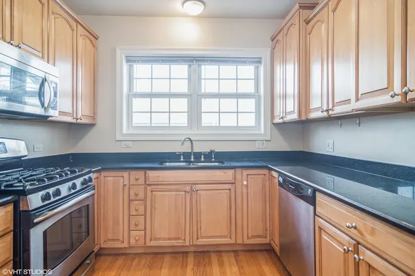 $3,000 | 215 South Evergreen Avenue, Unit B, Arlington Heights, IL 60005