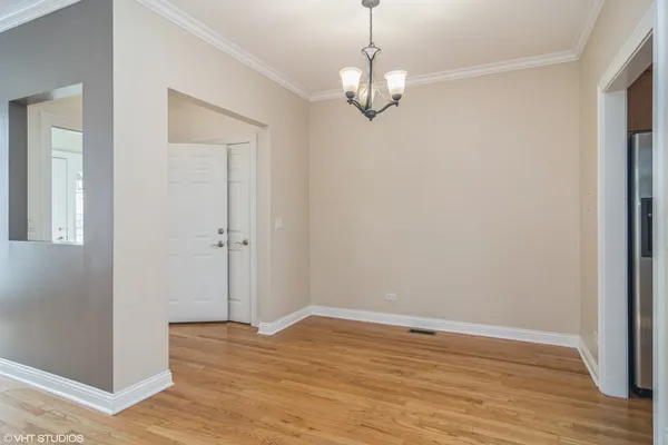 $3,000 | 215 South Evergreen Avenue, Unit B, Arlington Heights, IL 60005
