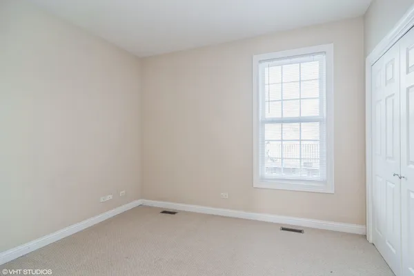 $3,000 | 215 South Evergreen Avenue, Unit B, Arlington Heights, IL 60005