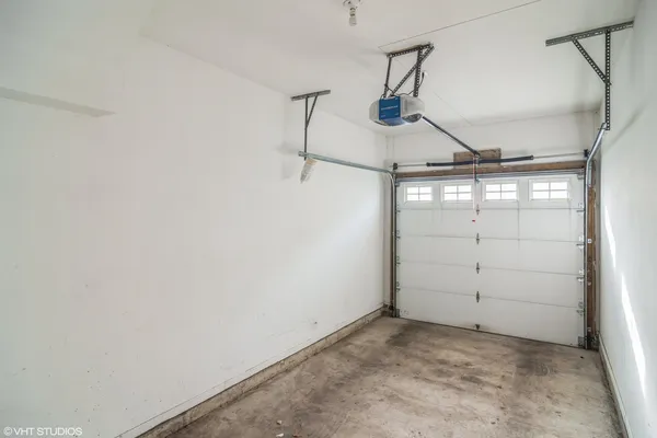 $3,000 | 215 South Evergreen Avenue, Unit B, Arlington Heights, IL 60005