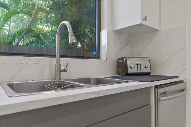 a close view of sink and tap