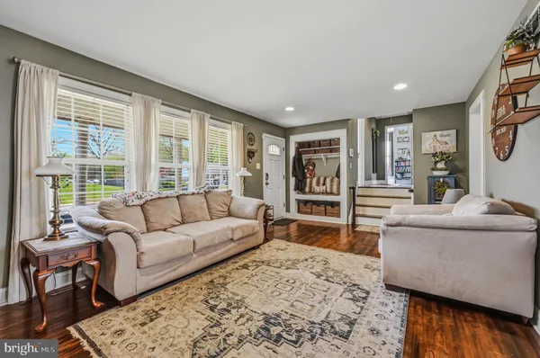 $375,000 | 884 Broadfield Drive, Newark, DE 19713