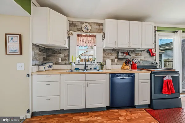 $375,000 | 884 Broadfield Drive, Newark, DE 19713