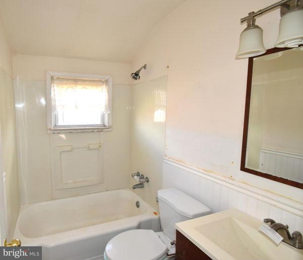 430 Torner Road Baltimore, MD 21221 - Photo 15 of 18 Bath