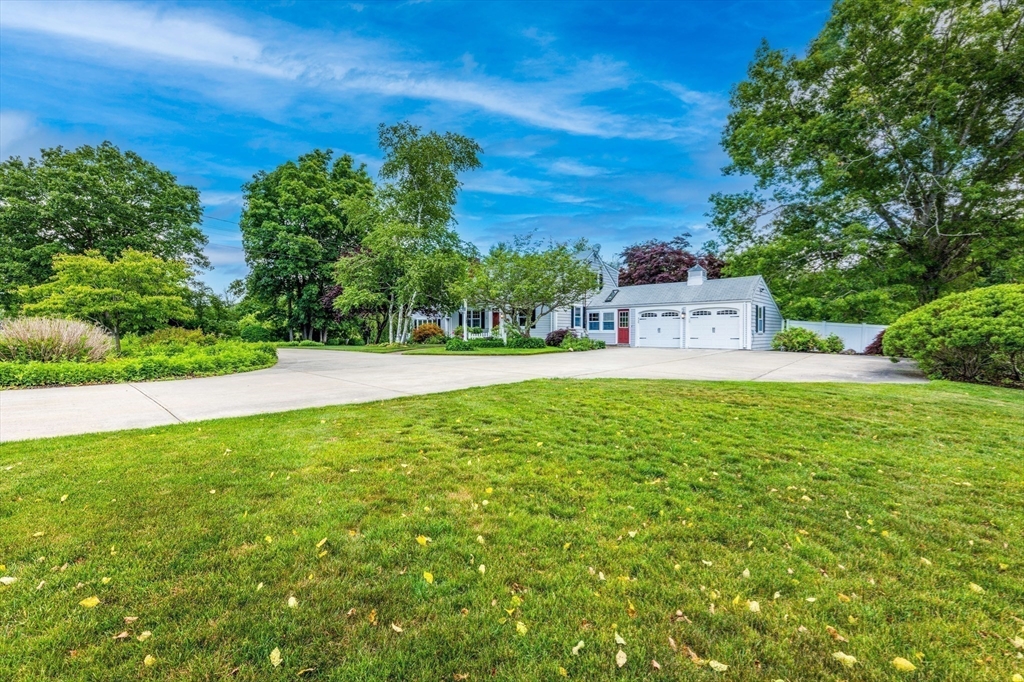 1324 Main Street Acushnet, MA 02743 - Photo 5 of 36