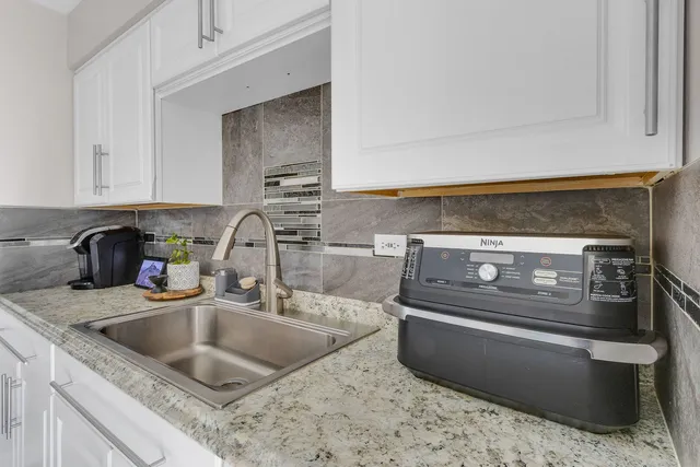 $495,000 | 437 Eagleview Drive, Carol Stream, IL 60188