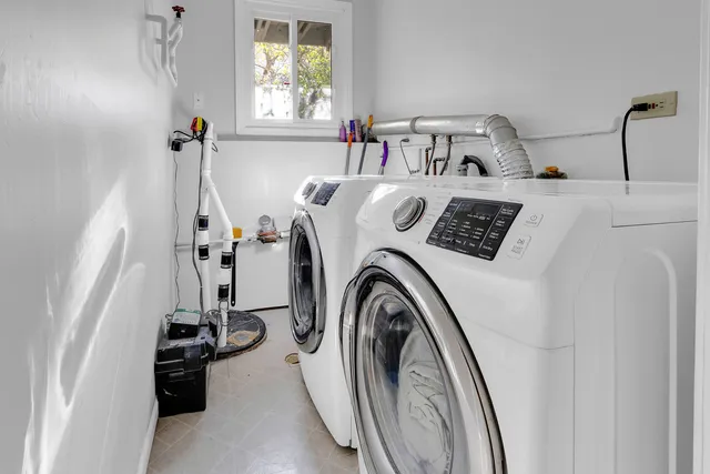 $495,000 | 437 Eagleview Drive, Carol Stream, IL 60188