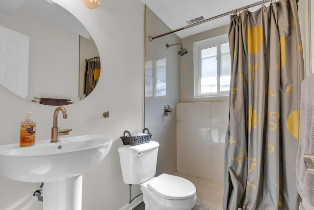 $495,000 | 437 Eagleview Drive, Carol Stream, IL 60188