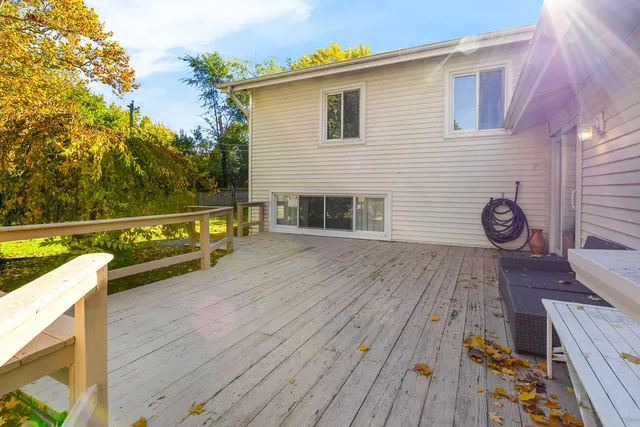 $495,000 | 437 Eagleview Drive, Carol Stream, IL 60188