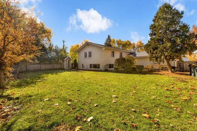 $495,000 | 437 Eagleview Drive, Carol Stream, IL 60188