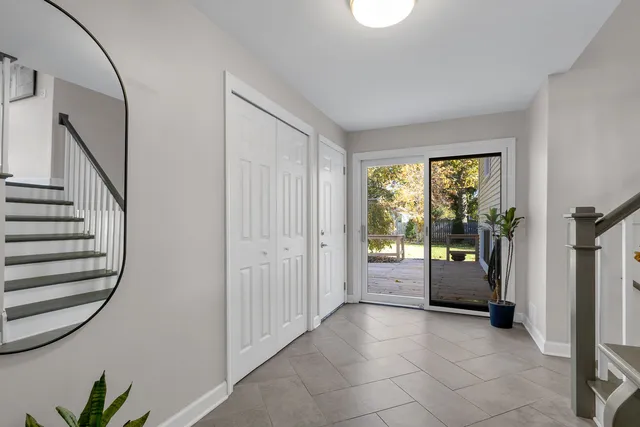 $495,000 | 437 Eagleview Drive, Carol Stream, IL 60188