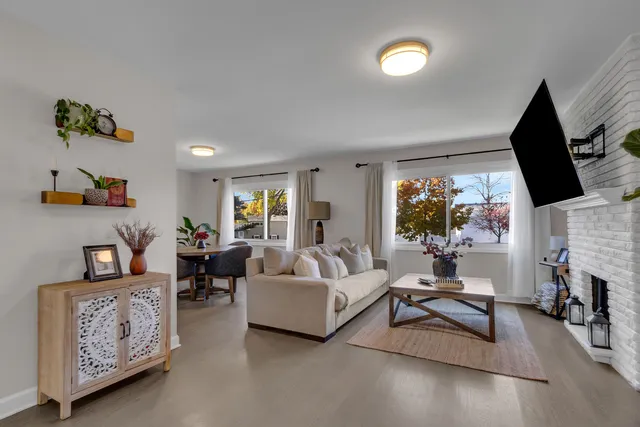 $495,000 | 437 Eagleview Drive, Carol Stream, IL 60188