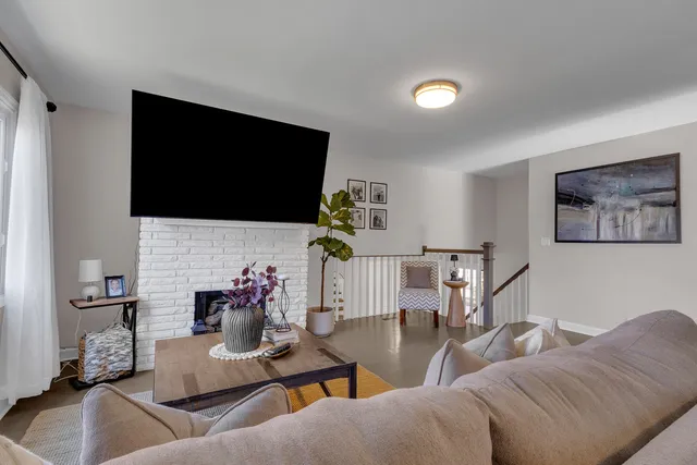 $495,000 | 437 Eagleview Drive, Carol Stream, IL 60188