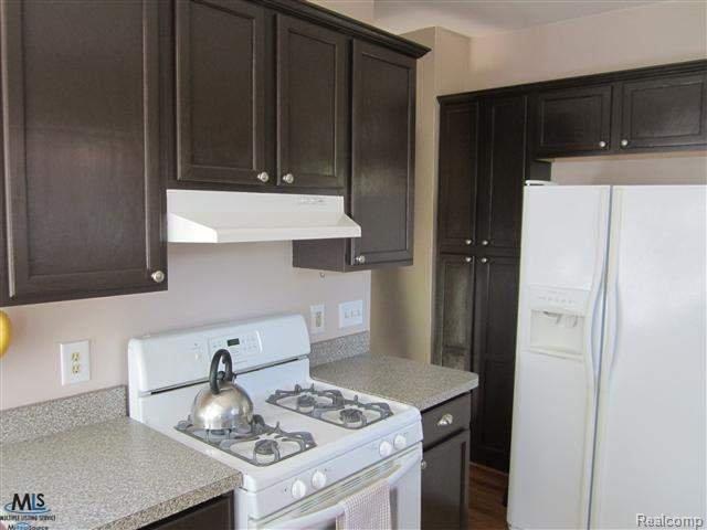 15600 Charles R Avenue Eastpointe, MI 48021 - Photo 10 of 20 31104608-12.jpg