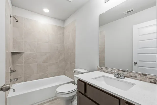 $509,000 | 8915 Forest Side Drive, Missouri City, TX 77459