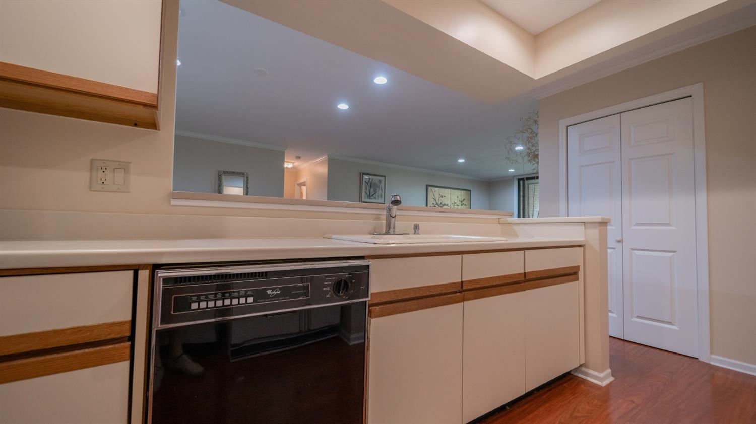 910 Ridge Road, Unit 403 Munster, IN 46321 - Photo 12 of 36 1500x842